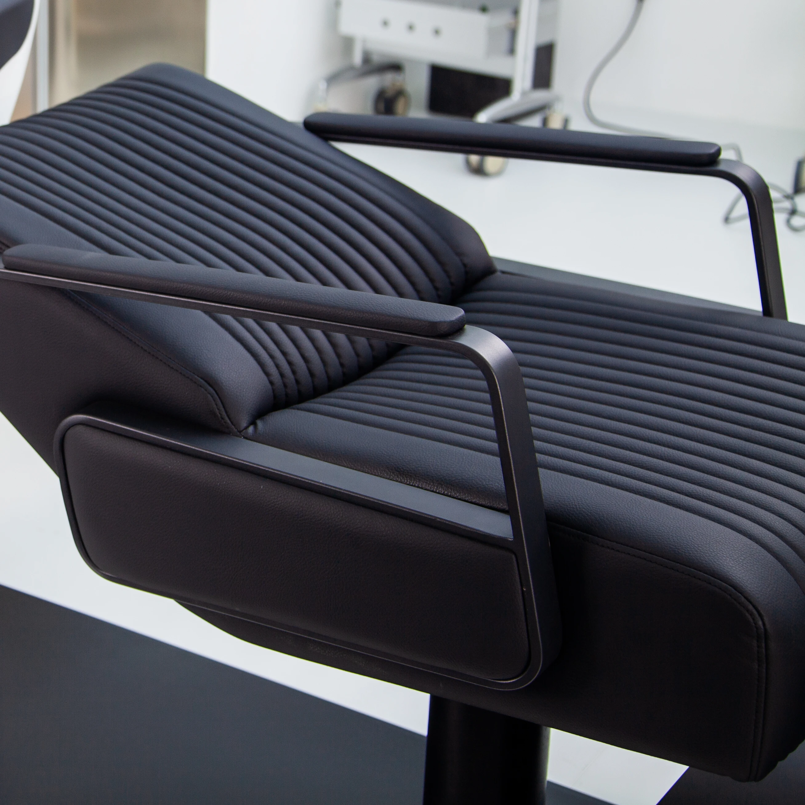 Salon Reclining Black Chair Ceramic Basin Salon-Specific Semi-Reclining Beauty Wash Bed Shampoo Chair For Hairdresser