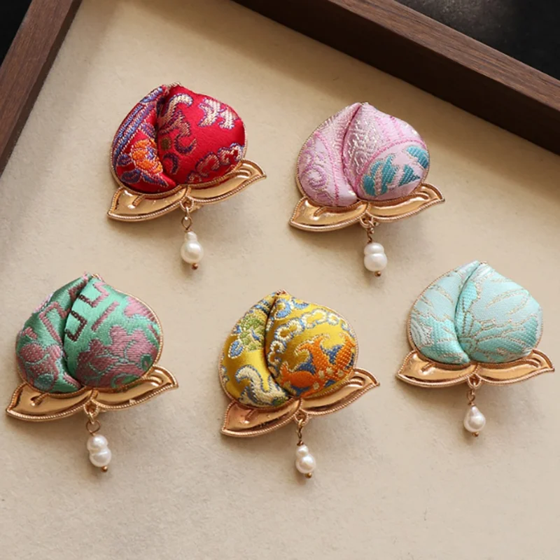 New Chinese Style Brocade Peach Pearl Brooch Hanfu Cheongsam Accessories Brooch Gifts