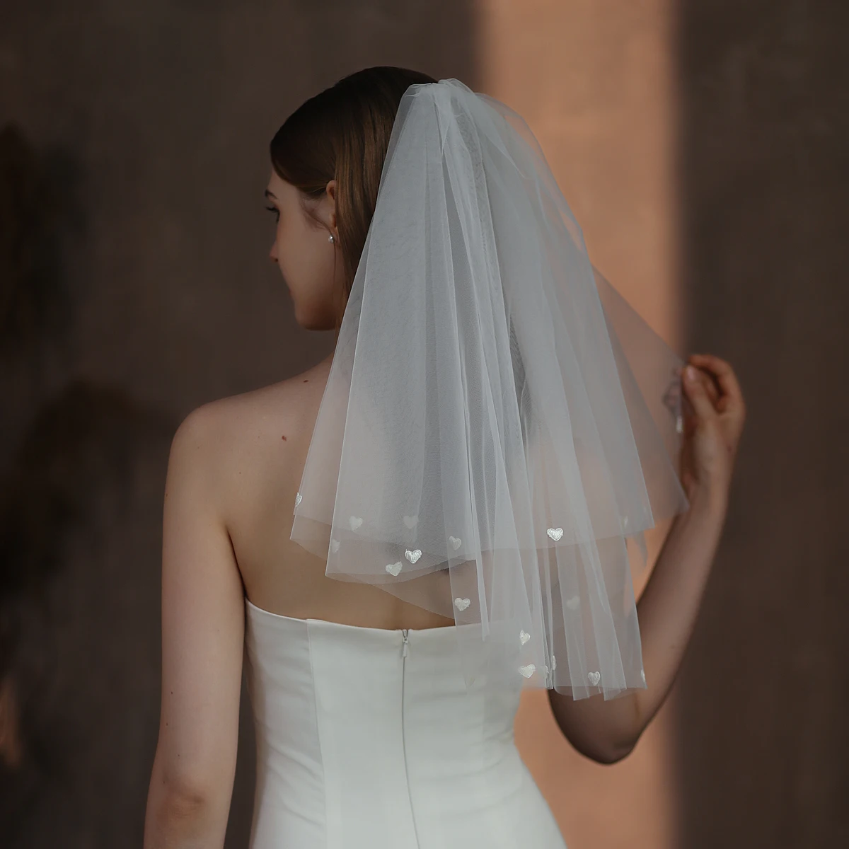 V312 Elegant Wedding Bridal Short Veil Soft Tulle Hearts Appliqued White Shoulder Brides Veil Women Marriage Accessories