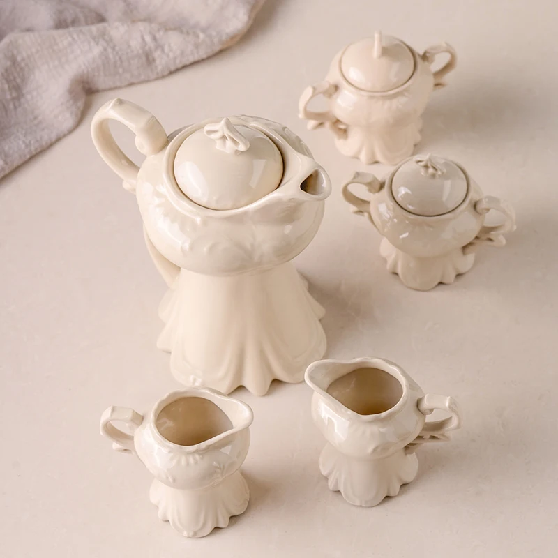 

Fat Rabbit Meijia Exported to Europe Ivory Medieval Retro Style High-Waisted Skirt Ceramic Teapot Sucrier Milk Pot