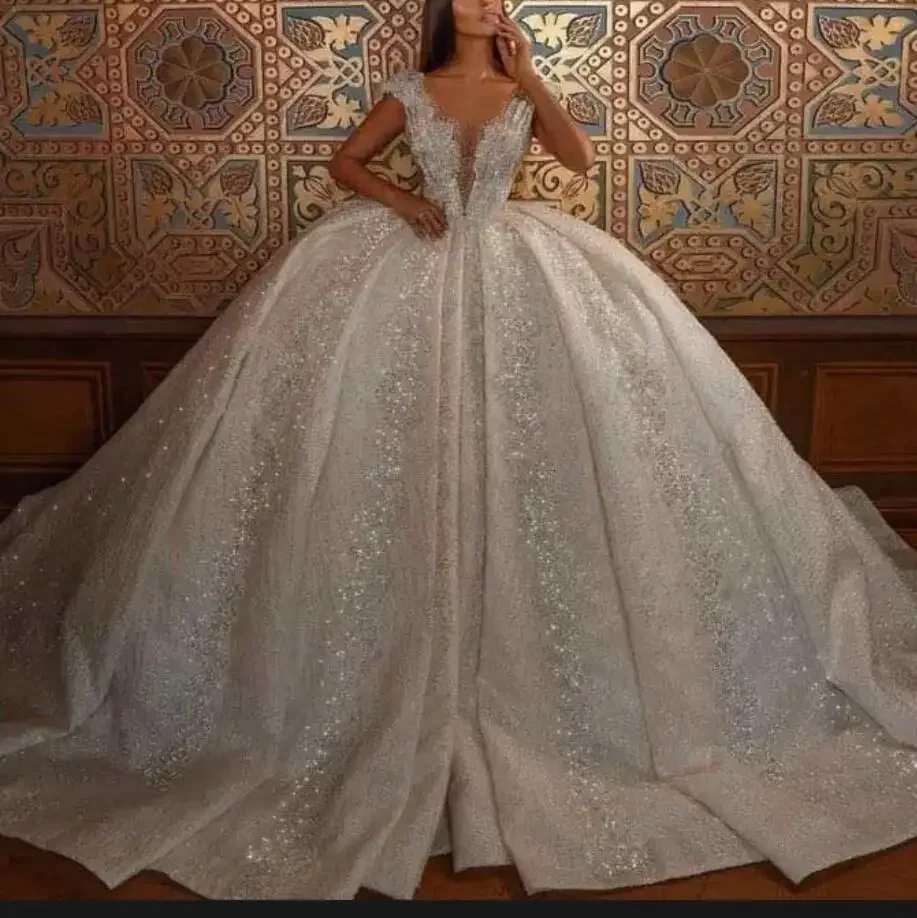 

Customized 2025 Luxury Dubai Arabic Ball Gown Wedding Dresses Sweetheart Princess Sweep Train Bridal Gowns Bling Beading Sequins
