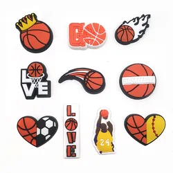 Dijes de zapatos de baloncesto para decoraciones, pulsera de zapatos de zueco de PVC, suministros de fiesta, regalos