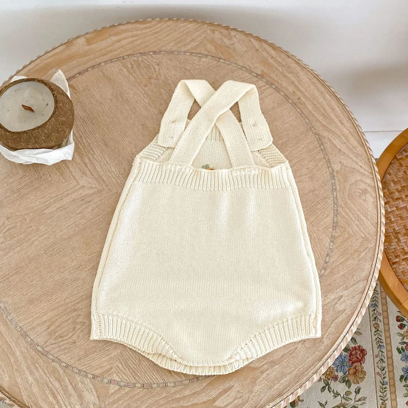 Ropa de otoño para bebé de 0 a 3 años, suéter de punto con correa de hombro bordada, conejo y rábano, novedad