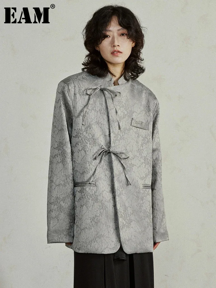 

[EAM] Women Gray Jacquard Big Size Blazer New Stand Collar Long Sleeve Loose Fit Jacket Fashion Tide Spring Autumn 2024 1DH4312