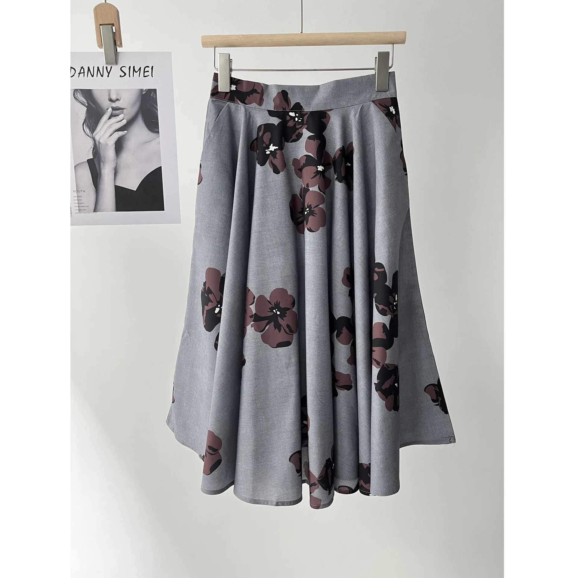 Spring and summer high waist medium and long skirt printed A-shaped pendulum skirt showing thin tide floral 51c-0086