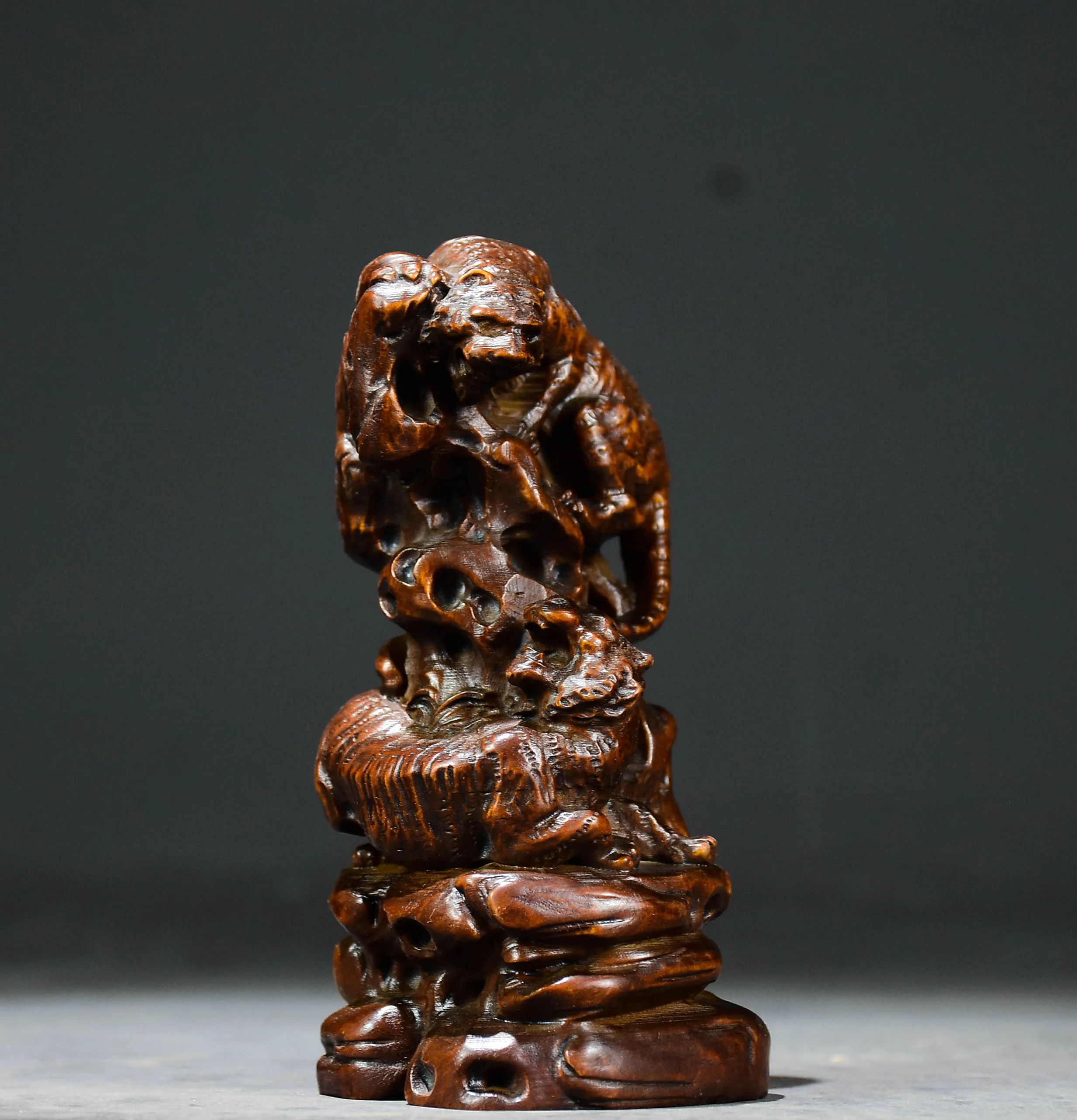 Old Boxwood Tiger Mountain Base Two Tigers Playing with Statues full of vigor and vitality Amass wealth Ornaments