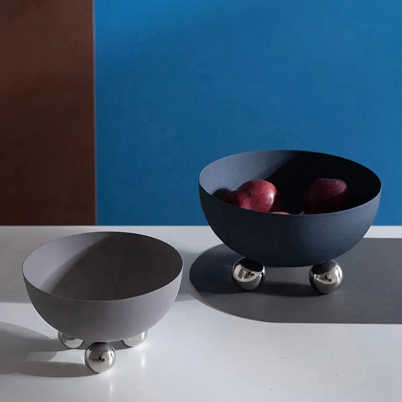 Frosted texture metal fruit plate, modern simple European light luxury wrought iron ornament model house creative tray