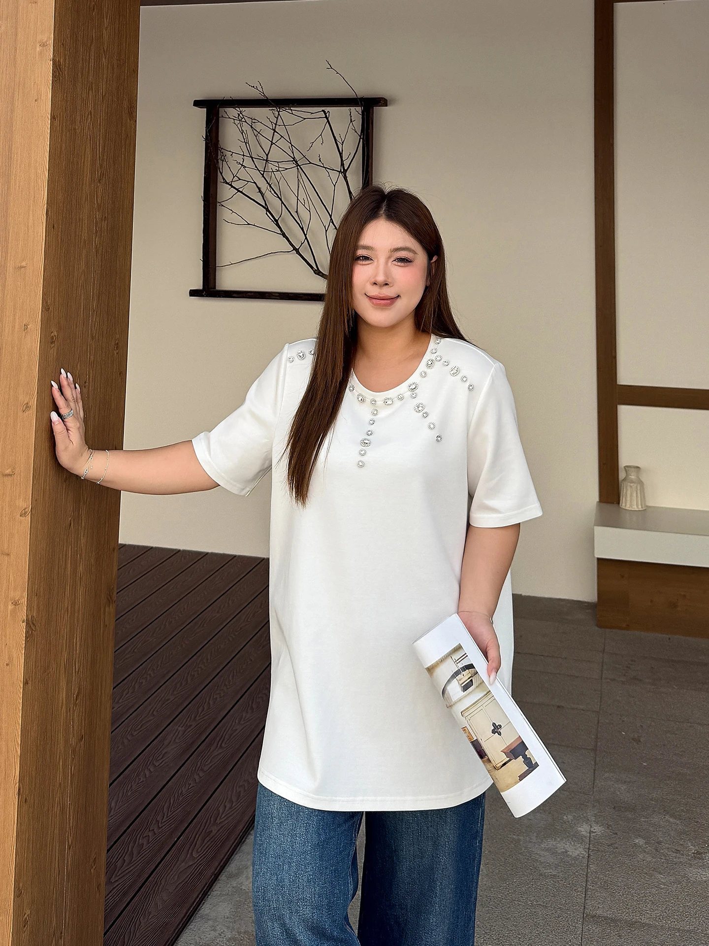 T-shirt Donna Elegante con Diamanti Cuciti a Mano, Taglia Grande, Anti-Età, Nuova Collezione Primavera, Vestibilità Ampia, Lunghezza Media, Top Leggero