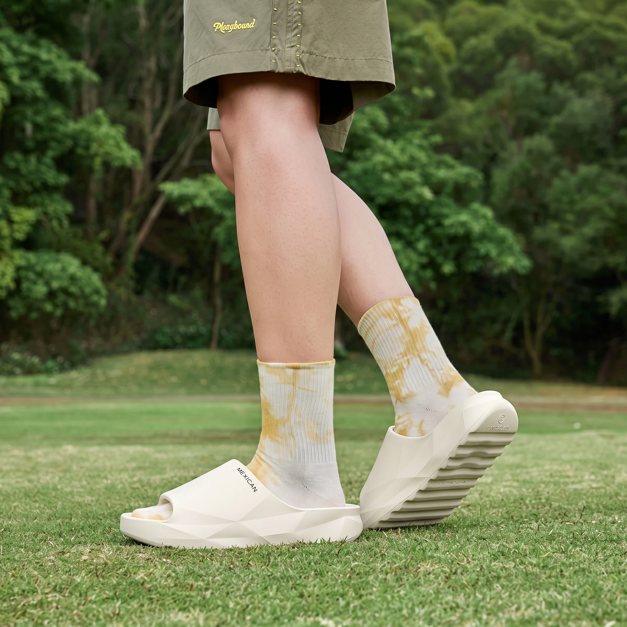 Herren EVA-Slipper in Uni-Farben, geometrische, dicke Plateausohle, weiches Cloud-Feeling, rutschfest, offene Zehenpartie, lässige Slides für drinnen und draußen – Detail 6