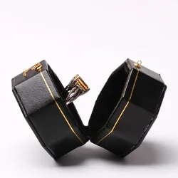 Mini caixa octagonal preta de couro pu, caixa de anel de diamante e exibição de joias vintage avançadas para casamento