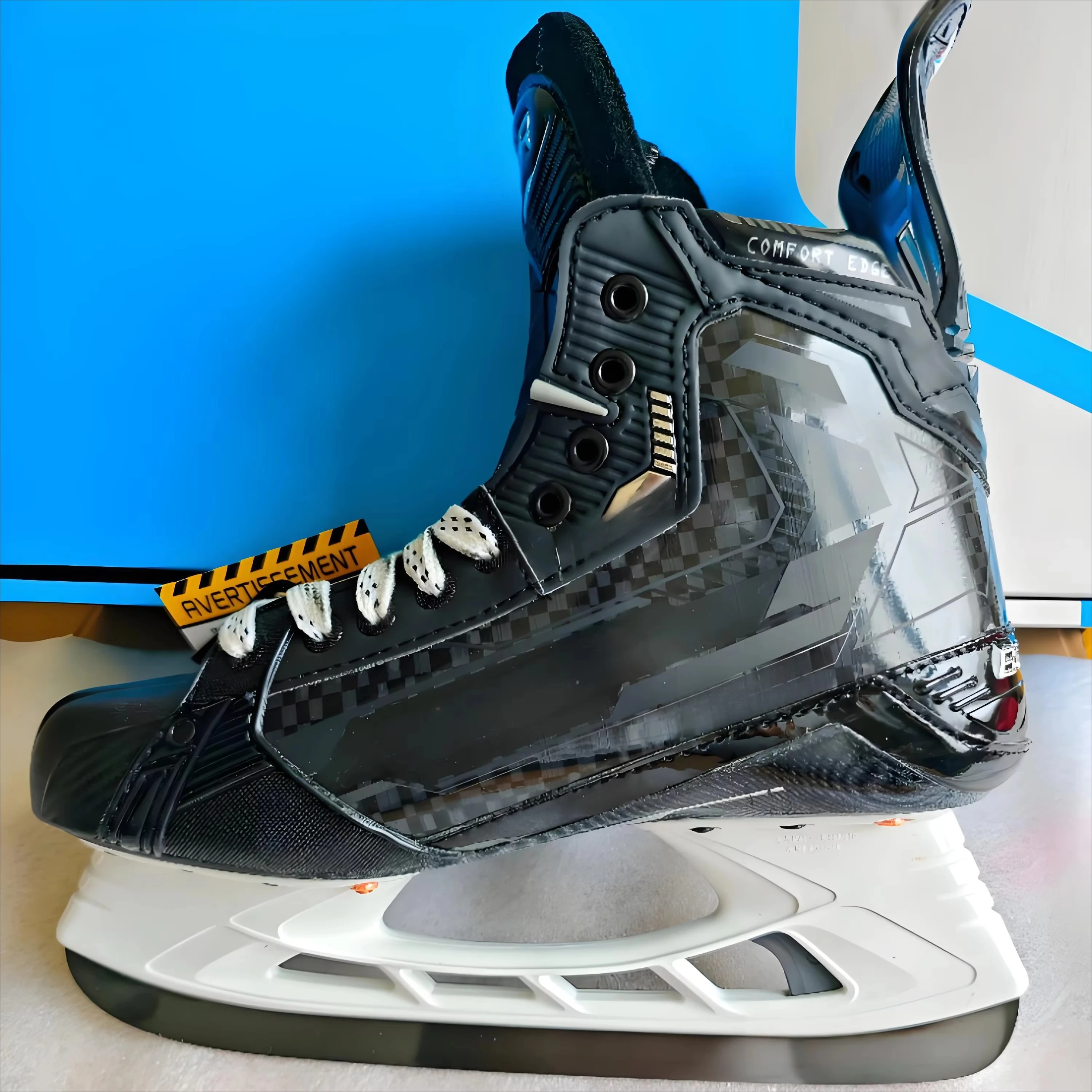 

Pro Carbon Fiber Premium Ice Hockey Skates Suitable for Hockey Games Size 3 6.5 7.0 7.5