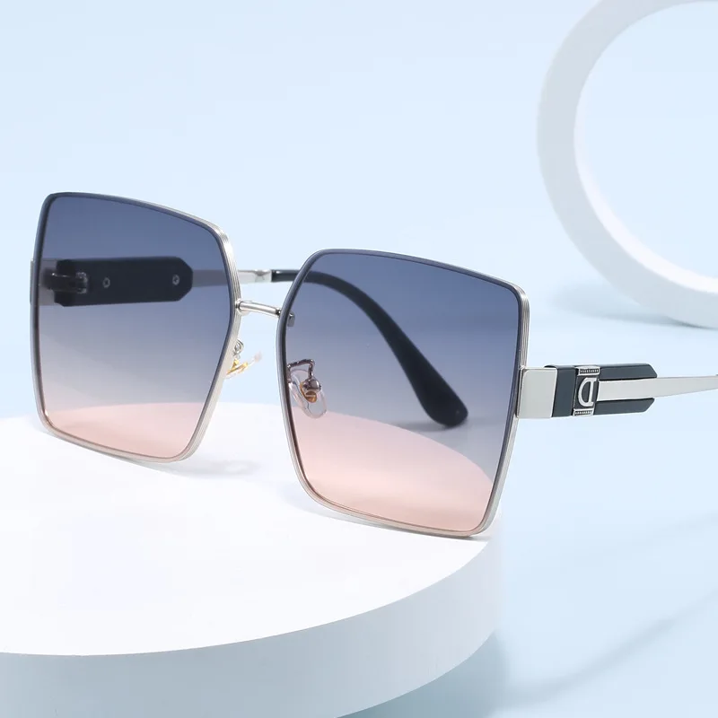 

Новые дизайнерские большие квадратные солнцезащитные очки женские в металлической оправе элегантный уличный стиль мастер дизайн хит продаж универсальный ​