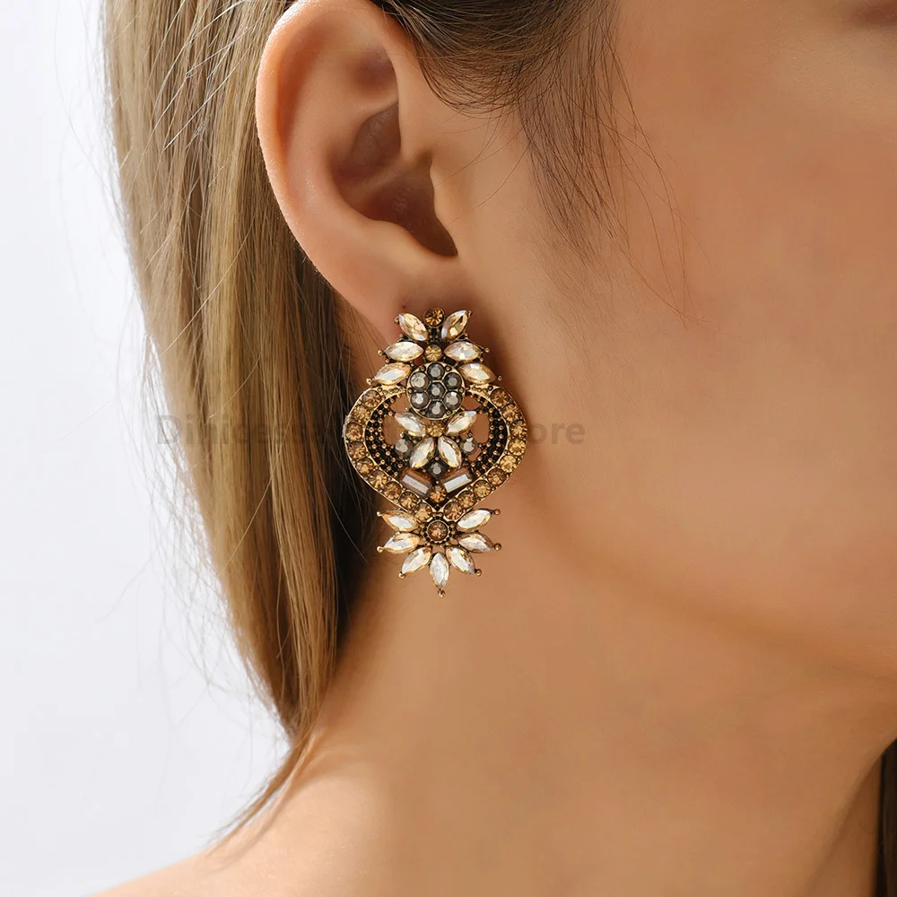 Vintage Fashion Crystal Flower Charm Decor Stud Earrings For Women Trend Luxury Design Unusual Party Jewelry Ear Accessories