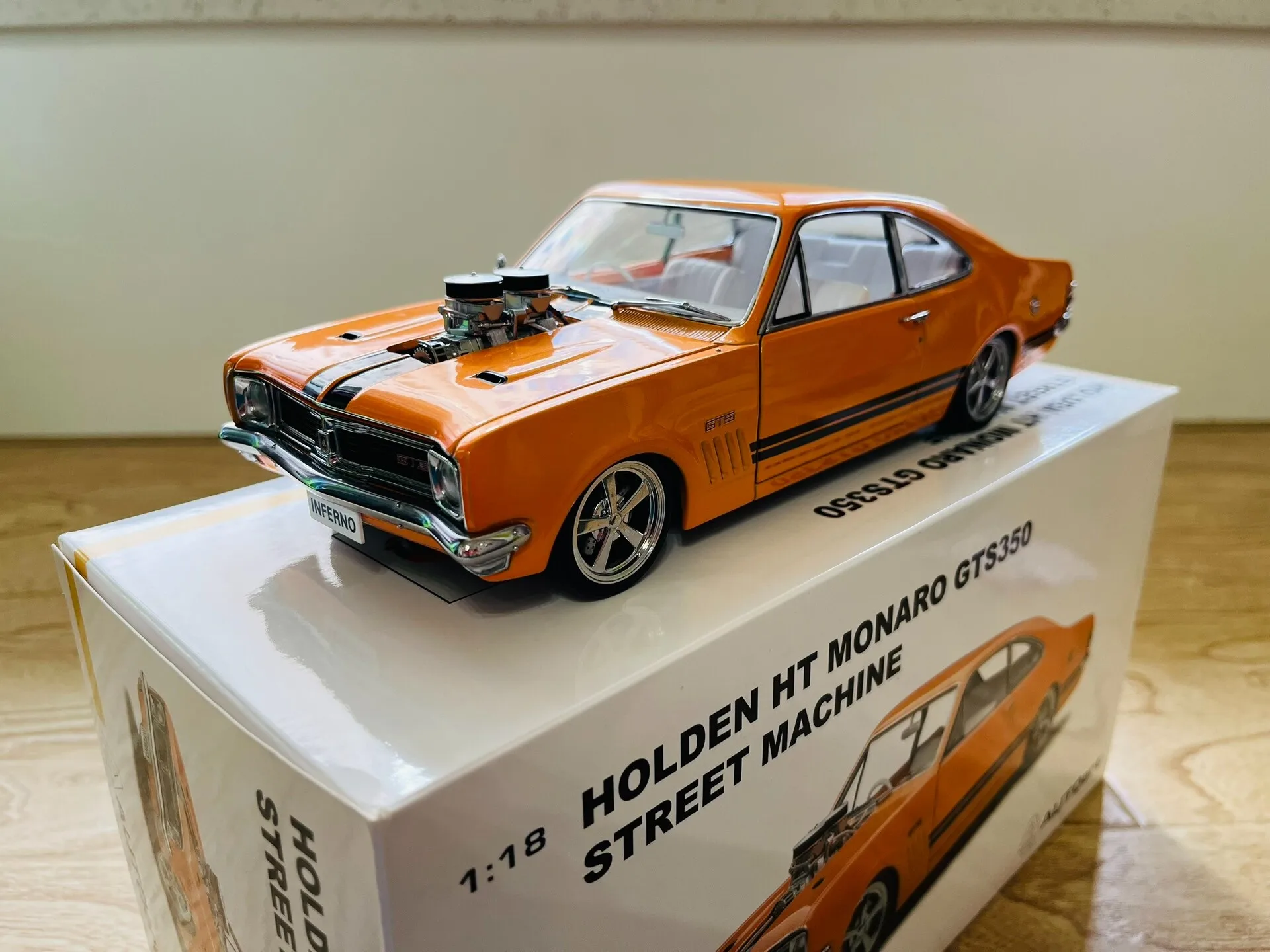 

Autoart 1:18 HT MONARO GTS350 STREET MACHINE Simulation Limited Edition All Open Alloy Metal Static Car Model Toy Gift