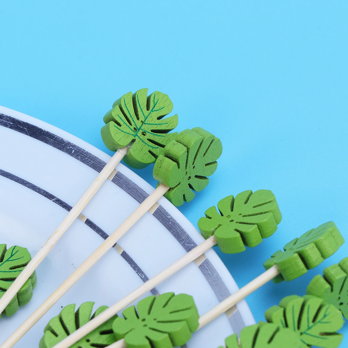 

100pcs Bamboo Food Picks Eco-Friendly Wooden Appetizer Toothpicks For Party Wedding Christmas (Green Leaves)
