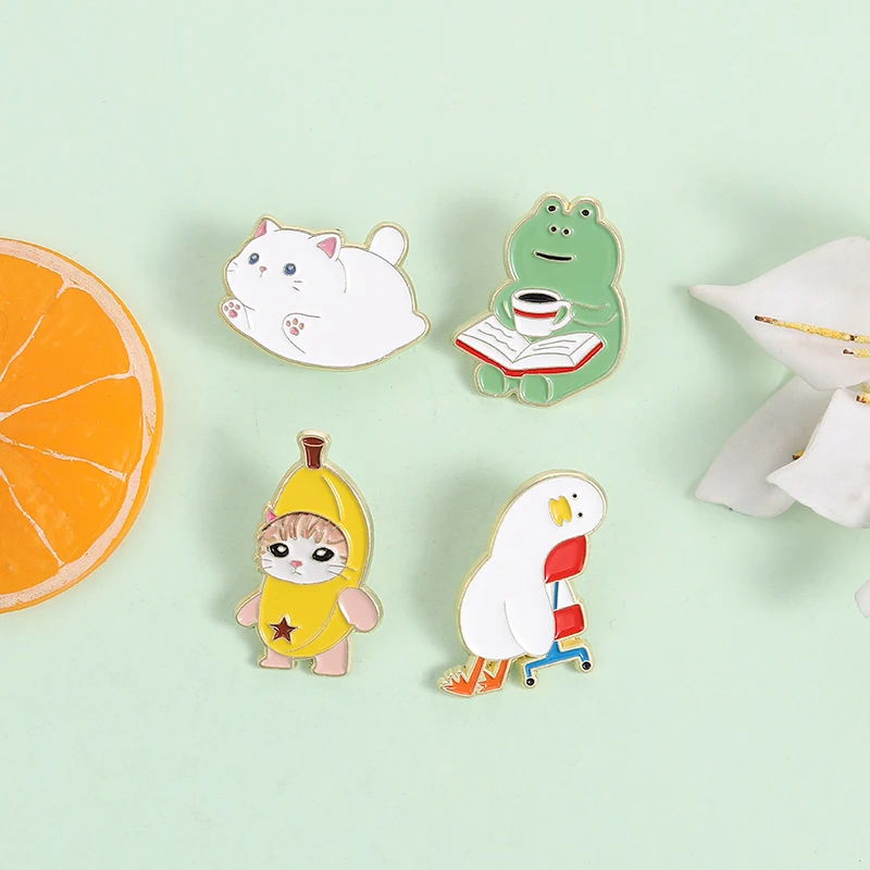 

Banana Cat Enamel Pins Cute pets Brooches Funny Animal Lapel Badges Jewelry Accessories Gift For Daily Wear