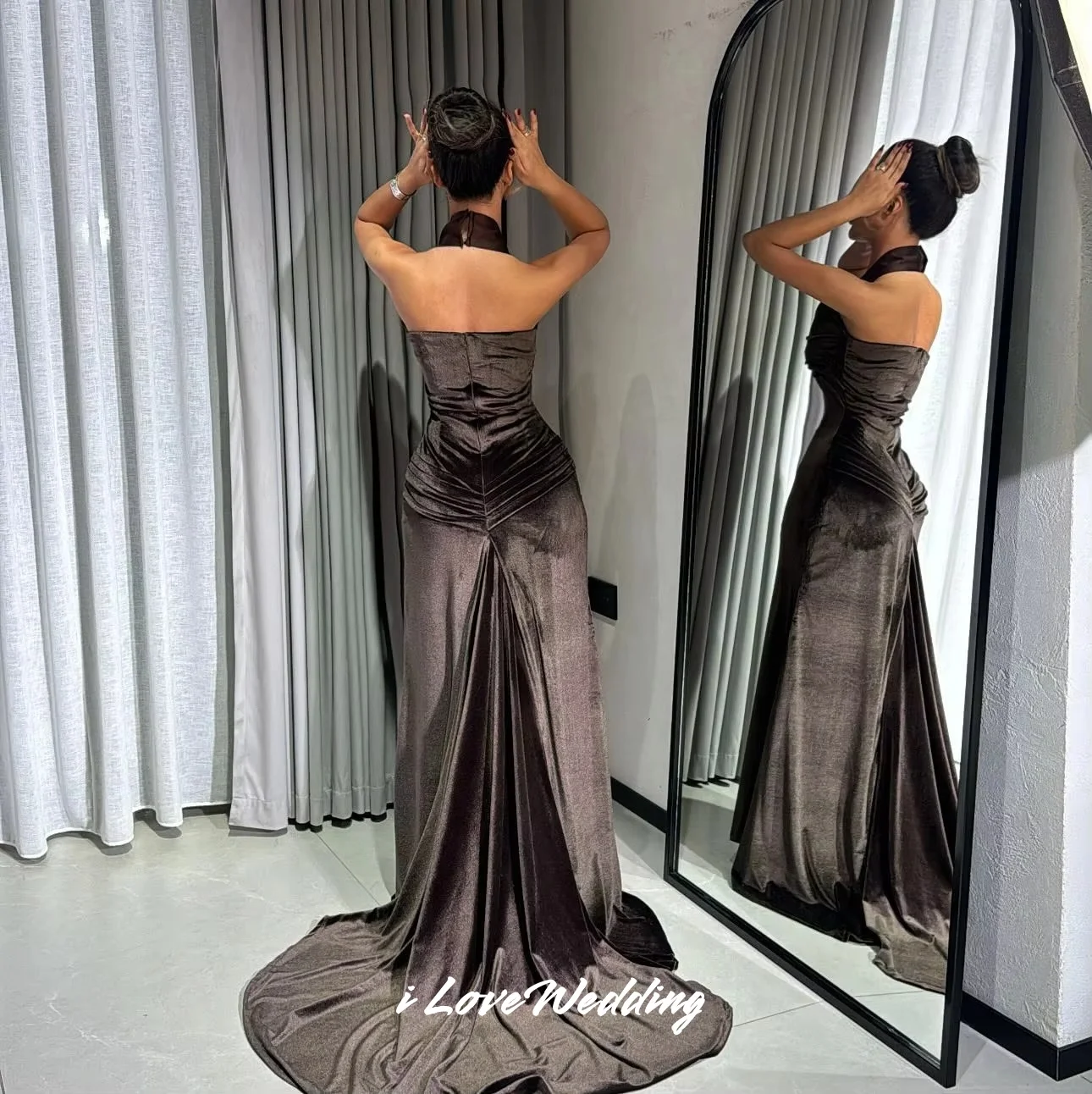 브라운 홀터 이브닝 드레스 2025 벨벳 민소매 머메이드 스윕 트레인 프롬 드레스 플리츠 웨딩 파티 드레스 맞춤 제작