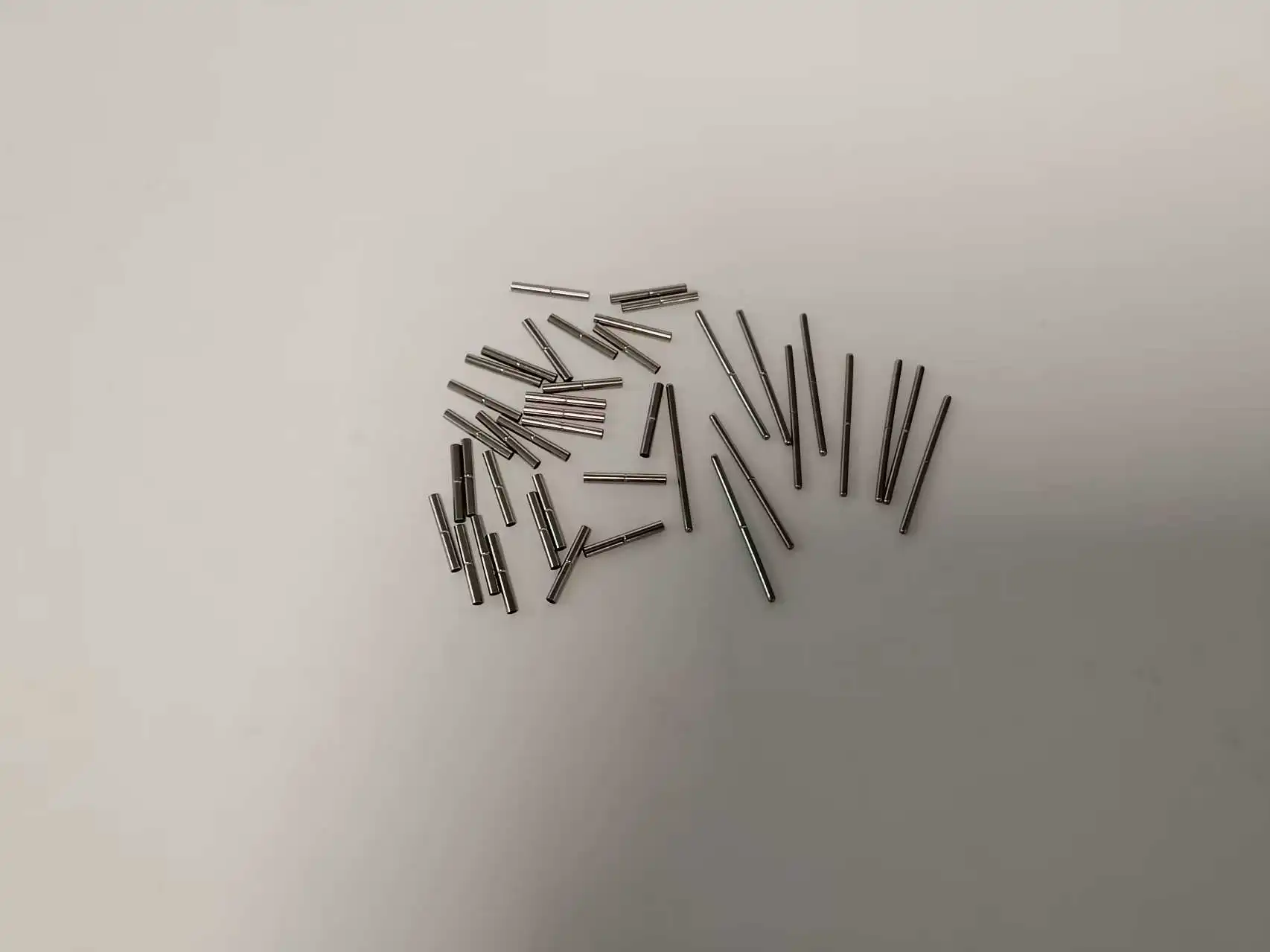 200 Sets 0.9mm Stainless Steel Notched Pins and 1.2mm Capsa Tubes for Watch Bracelet Band Straps W6143