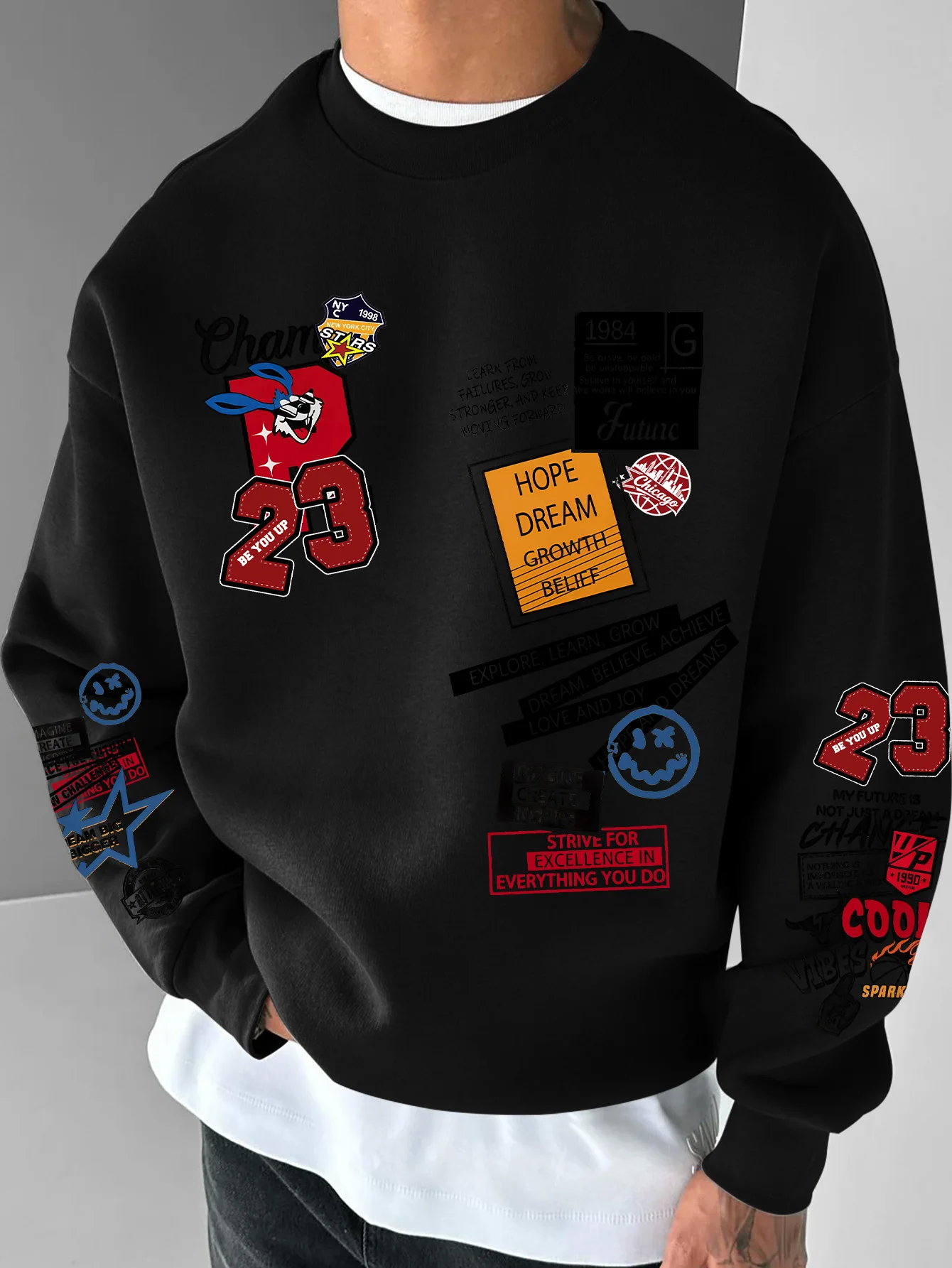 USA Varsity Style 23 Patchwork-Abzeichen-Print Oversized Crewneck Sweatshirt Herren Vintage Streetwear Sportlicher Pullover, S-XXL – Detail 2