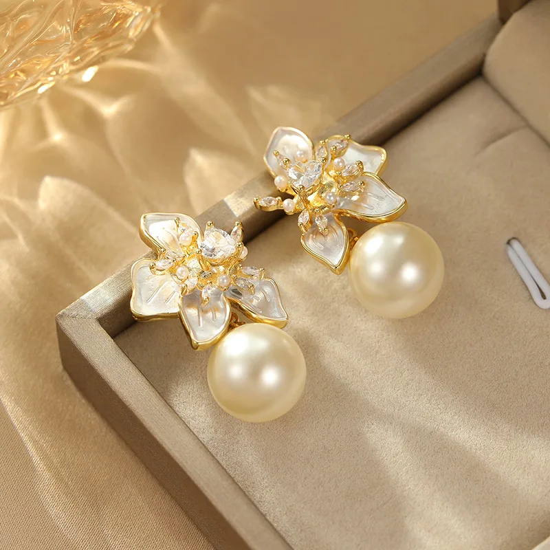 Korean Version Butterfly Pearl Three-dimensional Flower Exquisite Temperament Light Luxury High-end Earrings for Girls