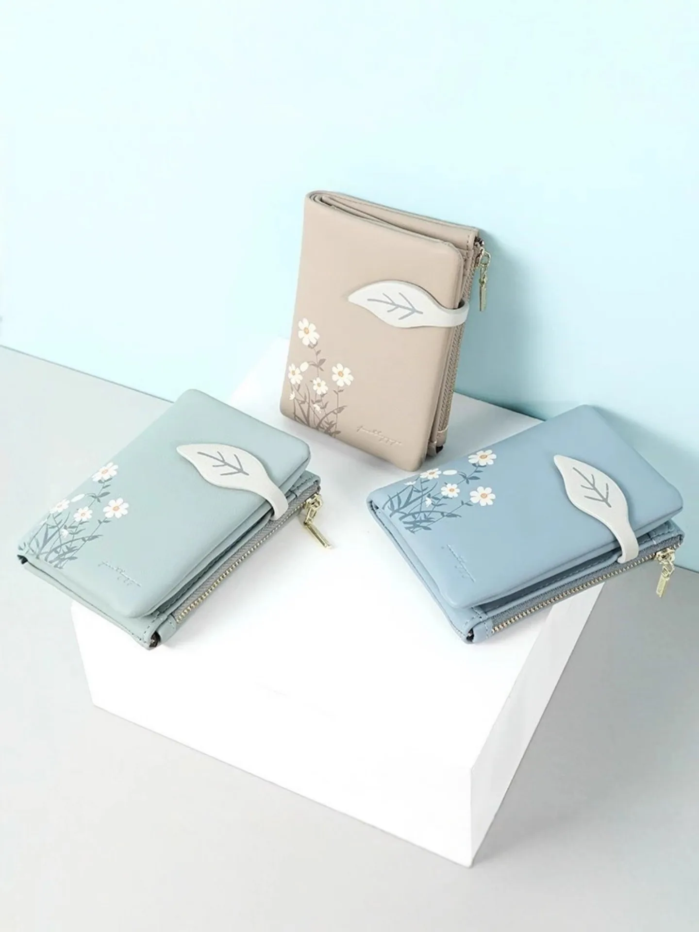 new-women's-short-wallet-card-holder-soft-leather-multi-slot-compact-floral-print-handbag-youth-zipper-closure-pu-material