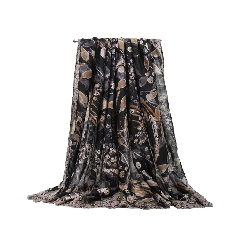 New Satin Daoxiang Women's European And American Printed Shawl Warm Fashion Scarf