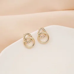A Pair of Women's Fashionable Earrings with Diamond-Encrusted Circles, Simple and Exquisite Earrings Suitable for Daily Wear