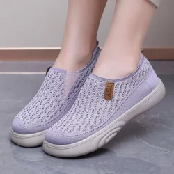 Women's 2024 new round toe soft soled shoes, women's old Beijing cloth shoes, lightweight mother shoes, thick soled casual shoes