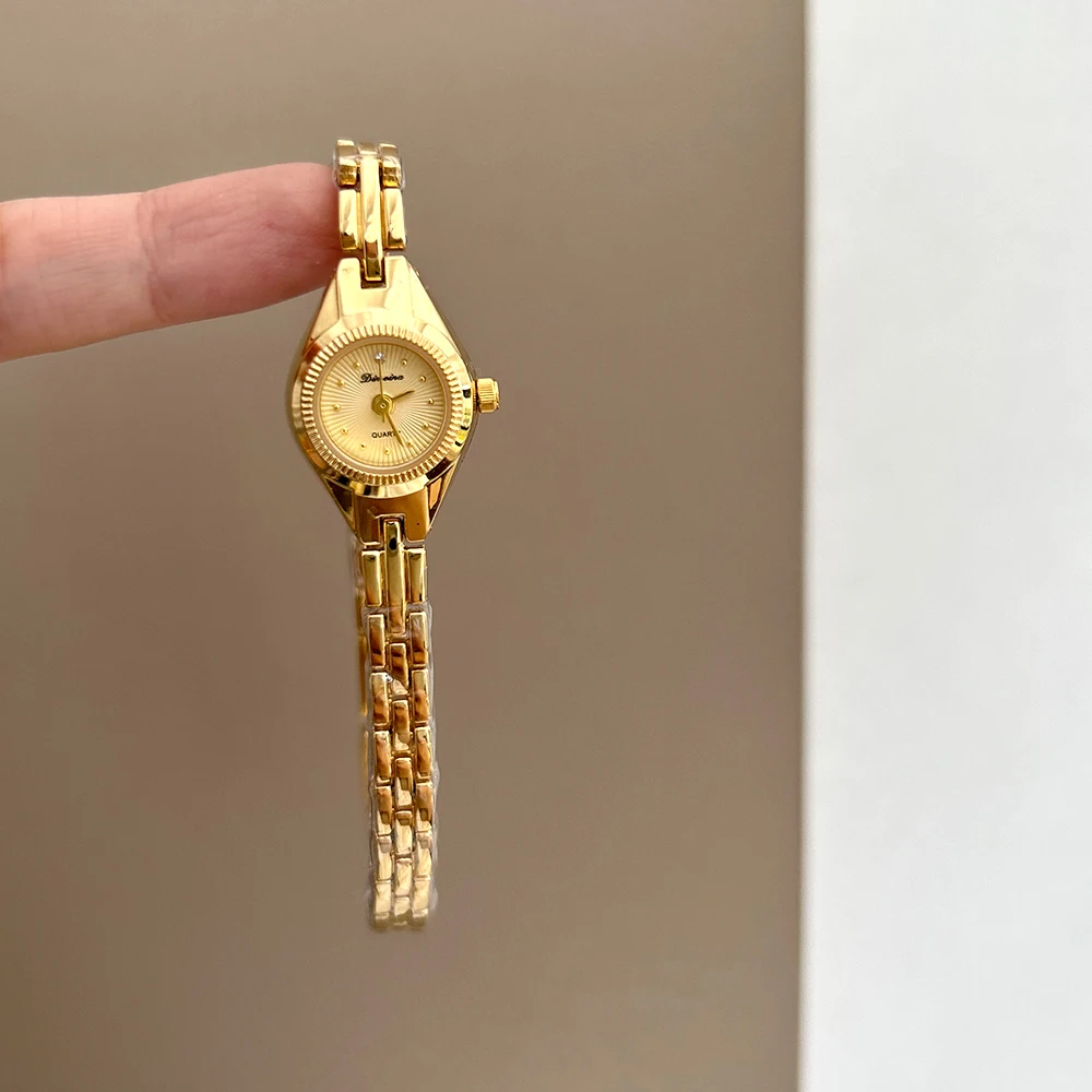 

Retro watch for girls, small and exquisite retro gold bracelet watch, high-end fashion small gold watch, gift for women