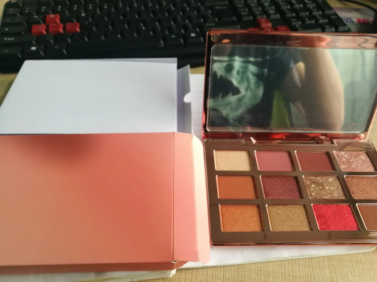 12色ミラーゴールドアイシャドウパレット、プライベートラベルカスタムロゴ、ヴィーガンメイクアップ、卸売アイシャドウ