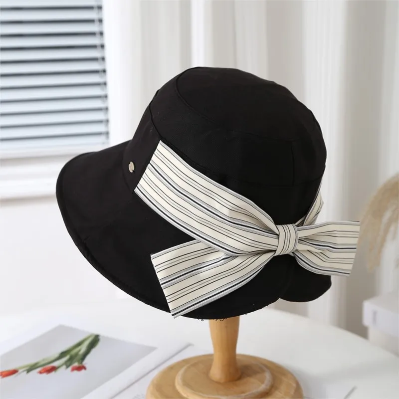 This thin striped fisherman's hat is a versatile choice for women provides looks good on the face small breathable basin