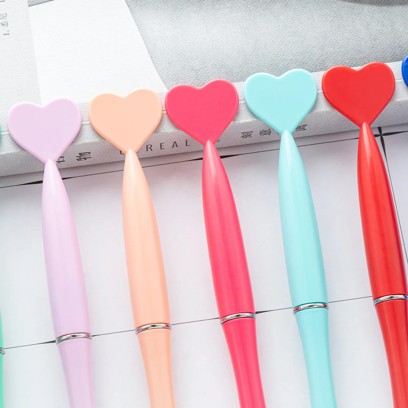 20pcs Heart Plastic Ballpoint Pen Wholesale Student Stationery Gifts Advertising Pens Free Logo Heart Plastic Twist Pen Freebies