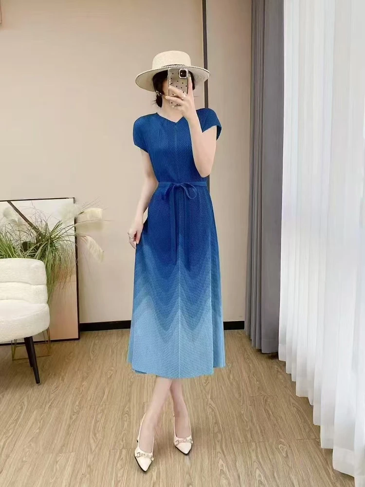 

Miyake Summer New 2025 Niche Pleated Dress Women's Sleeveless Belly Cover High-end Contrasting Color Fish Scale Pleated Skirt