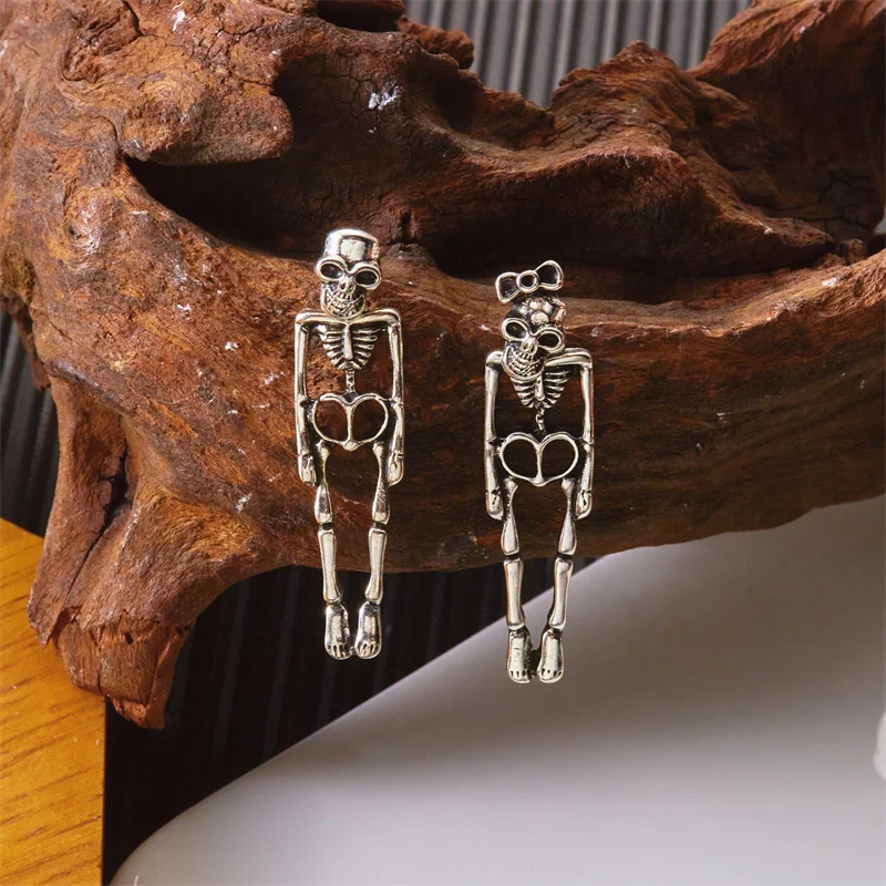 Neue asymmetrische Schädel Skelett Tropfen Ohrringe für Frauen Mädchen Vintage White Ghost baumeln Ohrring Halloween Party Schmuck Zubehör