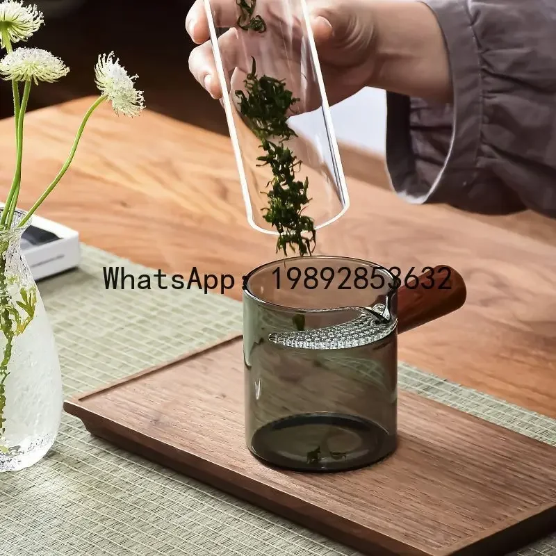 side wooden handle crescent glass fair cup transparent black smoke crescent filter tea dispenser
