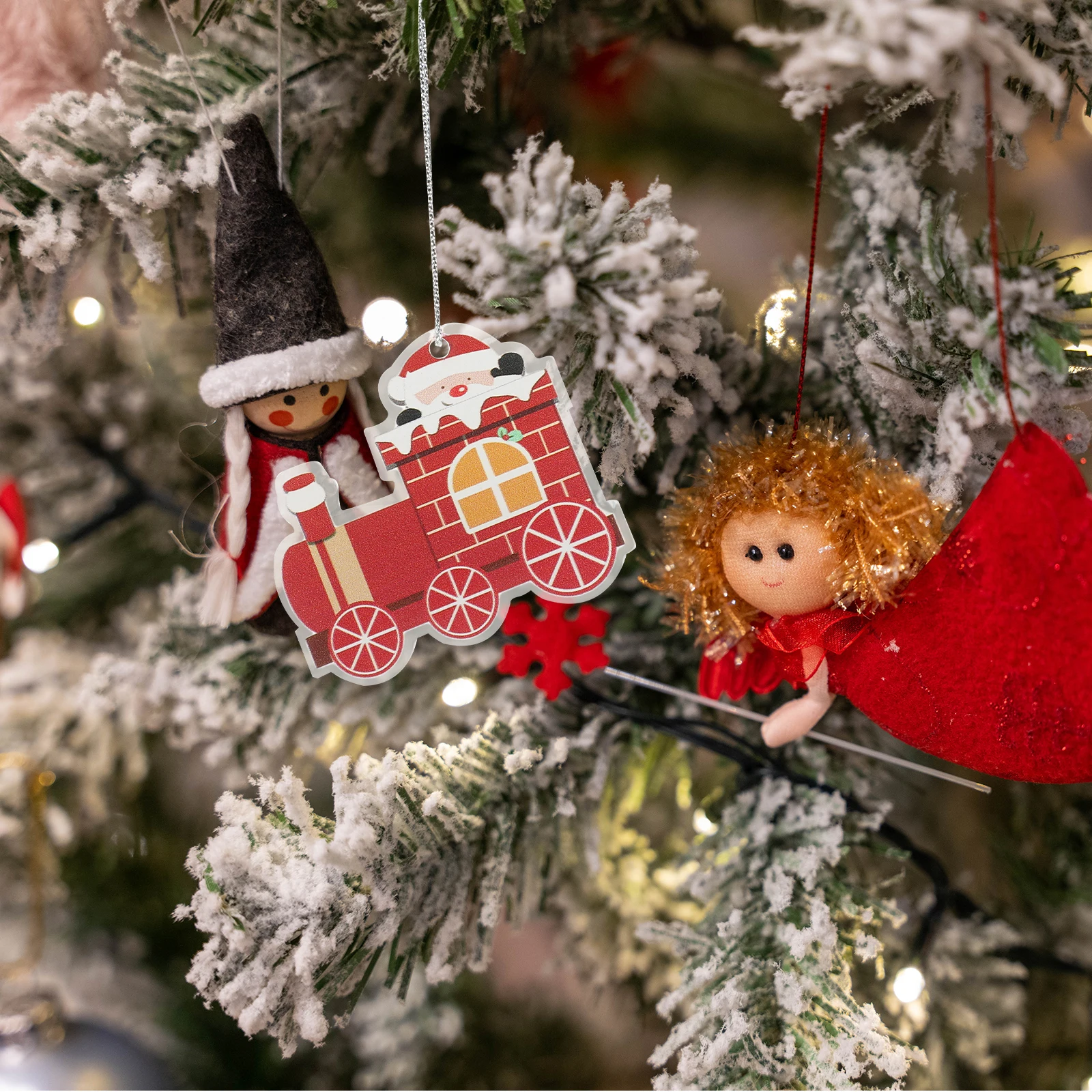 

4Pcs Xmas Tree Pendants Festive Decoration Set Lightweight Cute Shapes for Walls Windows Doors and Trees