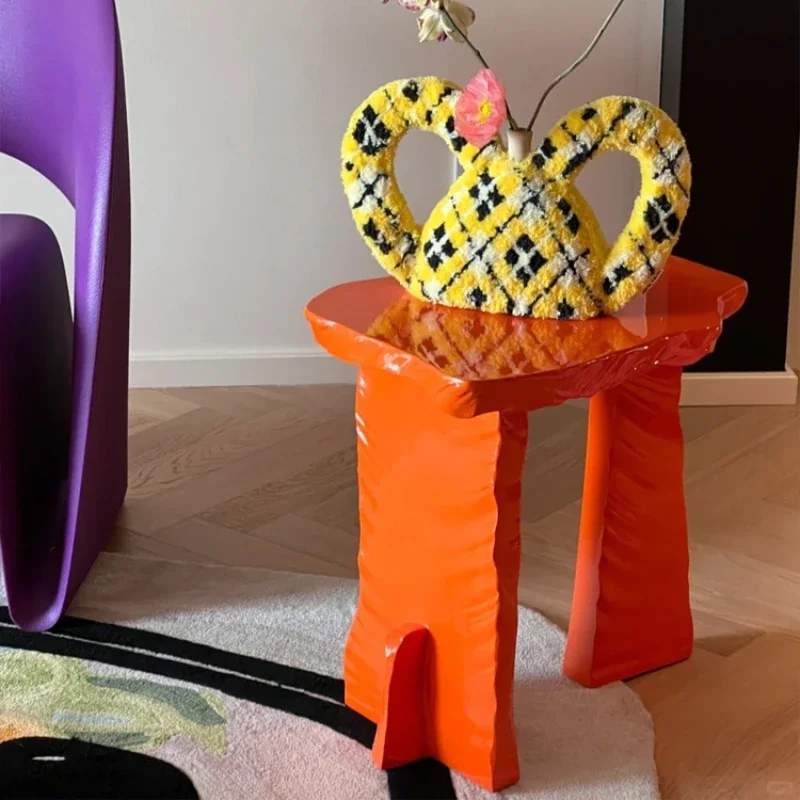 

Designer modeling edge table, creative art personality modern minimalist living room sofa small coffee table