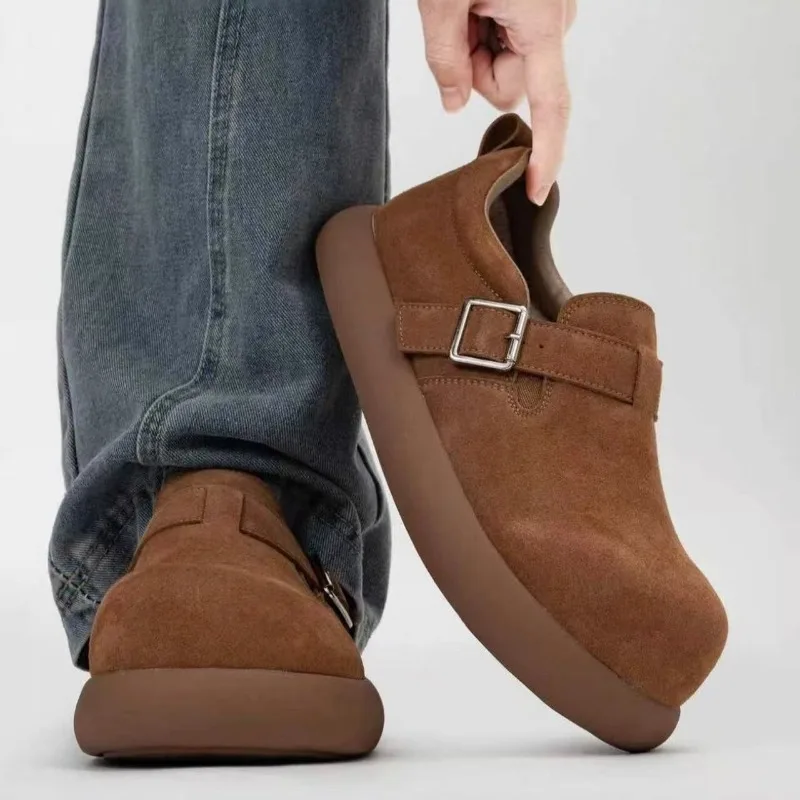 

Новые универсальные лоферы с круглым носком и пряжкой, простые повседневные туфли-мокасины для пар, модные, на толстой подошве, 2026