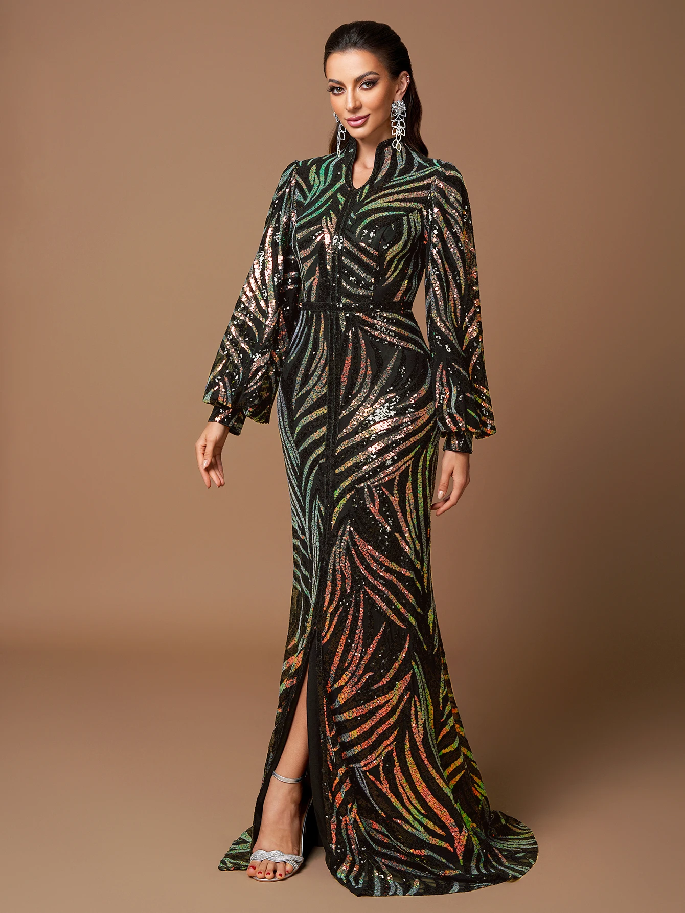 فستان سهرة أنيق بأكمام طويلة وفتحة مطرزة من UNITHORSE للمناسبات الرسمية