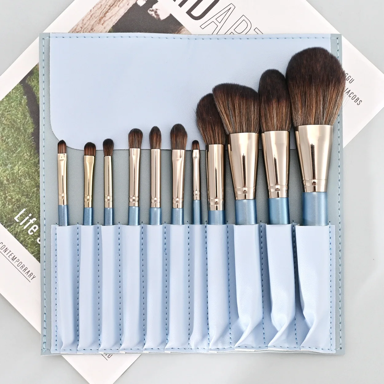 Set di pennelli per trucco con manico in legno da 11 pezzi Set di pennelli per ombretto per fondotinta in lana naturale Kit di pennelli cosmetici da viaggio portatili