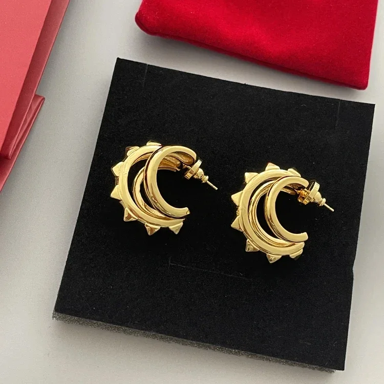 Europe America Designer Brand Metal Rivet Curved Gold Earrings Woman Luxury Jewelry Exquisite Gift Trendy Accessories Gift