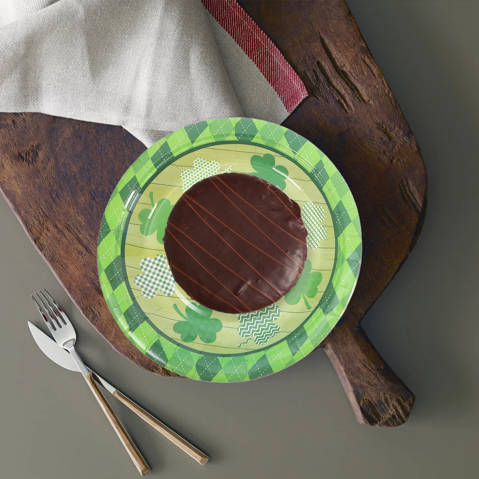 

20Pcs Saint Patrick's Day Shamrock Paper Plates Disposable Party Tableware for Gatherings Cake Dessert Food
