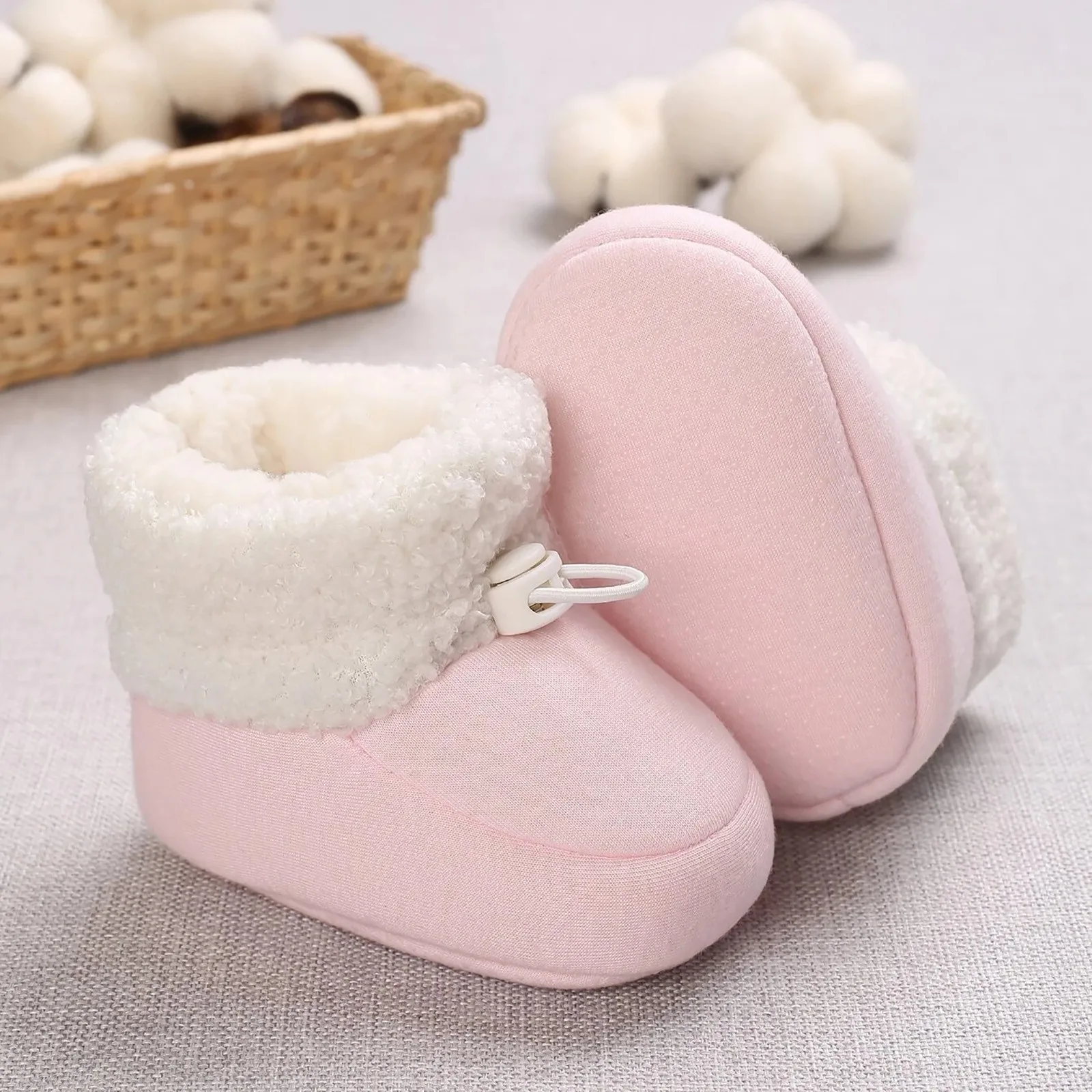 

2024 Autumn Winter Baby Boots Infant Girls Boys Warm Fashion Solid Shoes with Fuzzy Balls First Walkers Kid Shoes 0-18M