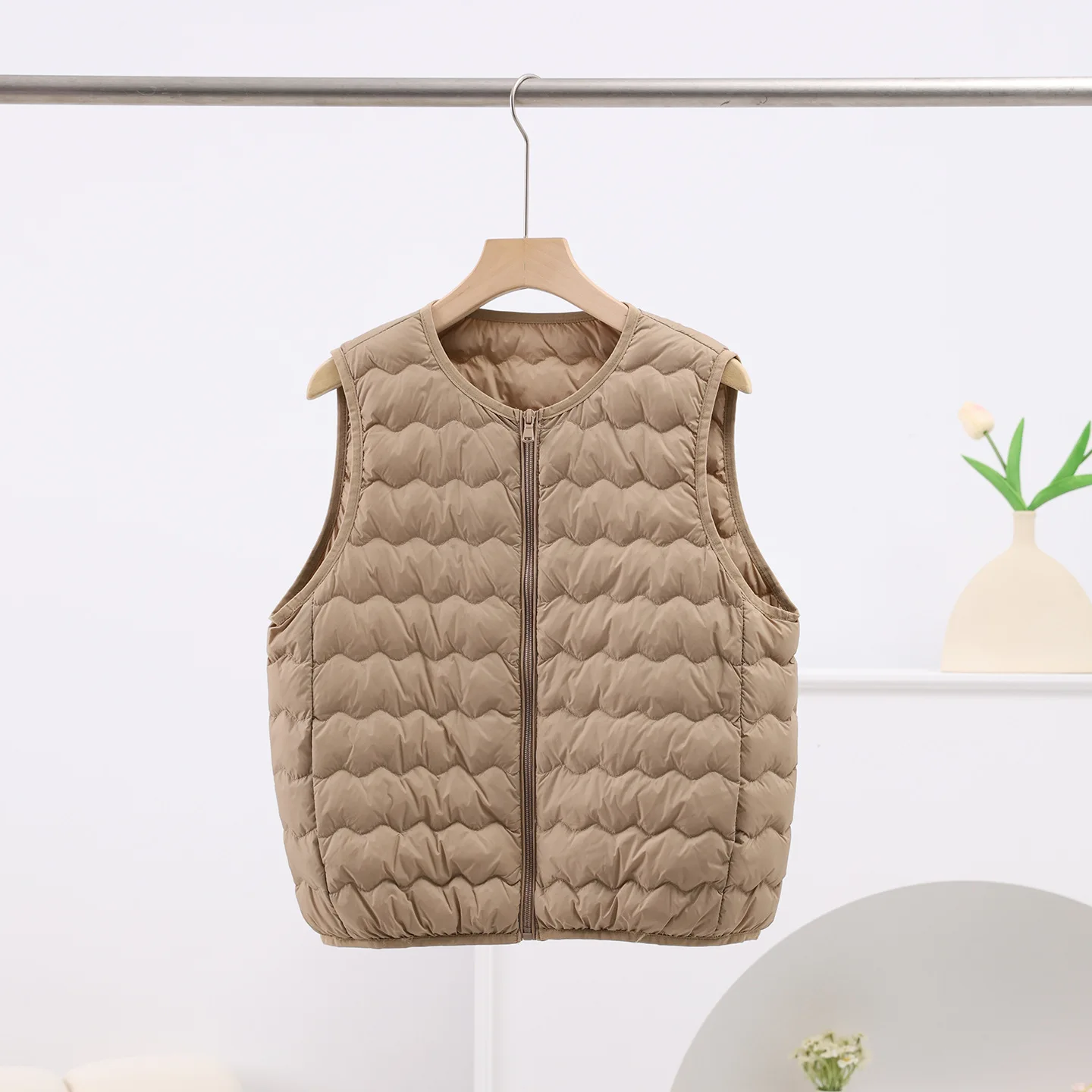 

Lightweight Short down Vest Women's round Neck Zipper Wave Pattern Soft plus Size Sleeveless Autumn Winter Thin Warm Vest