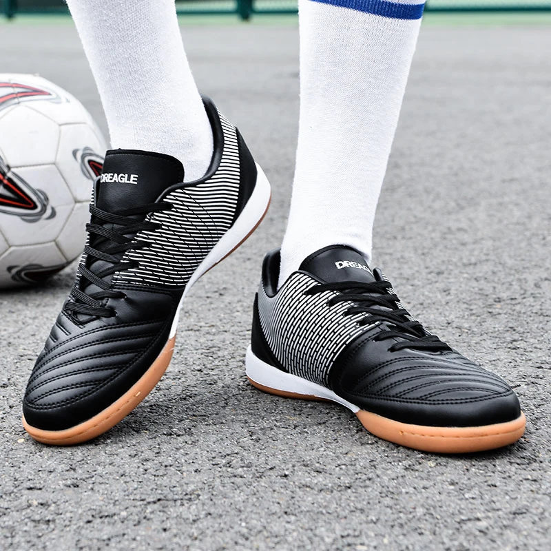 Indoor Soccer Cleats Men Professional Futsal Shoes Anti Skid Mens Football Boots Original Hard Court Chuteira Society Futebol