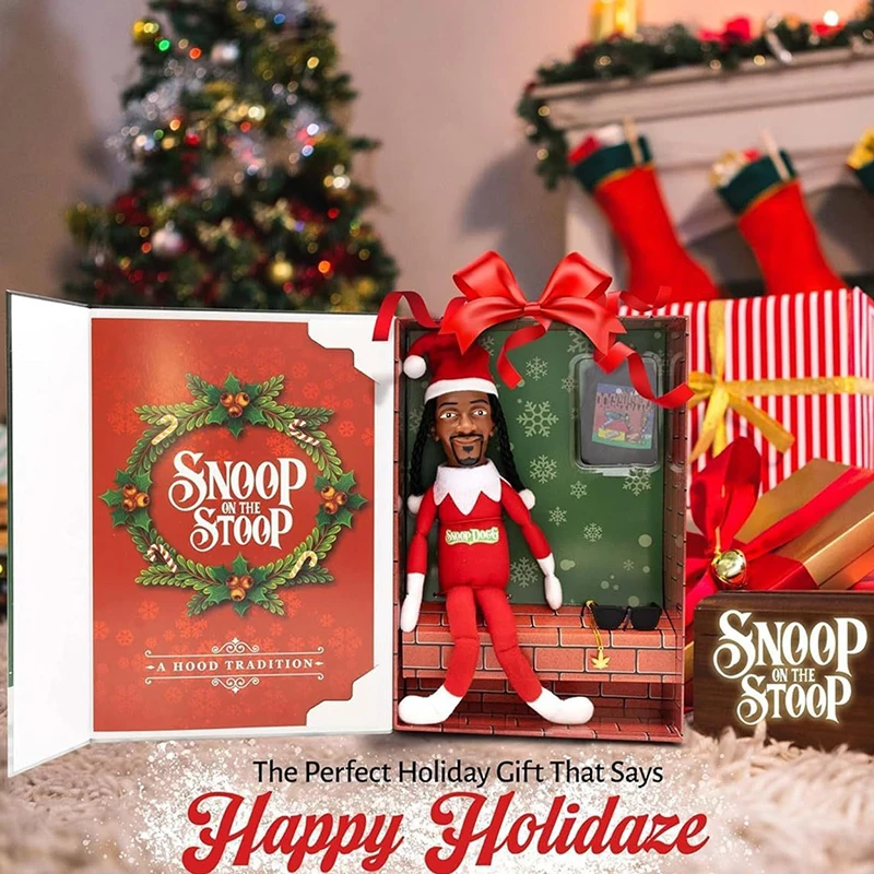 Snoop Dogg Snoop on a Stoop Elfo de Natal Brinquedos de Pelúcia Decoração de Prateleira Inclui Brinquedo de Elfo Camiseta Óculos de Sol e Colar Brinquedo de Decoração