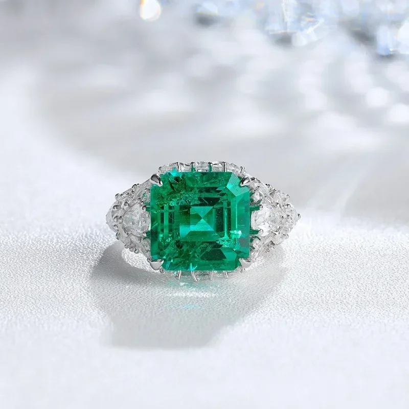 Ruihe Luxury Design 18k White Gold Ring 9.4ct Lab Grown Emerald with Zirconia or RLab Grown Diamond Jewelry for Women Customized