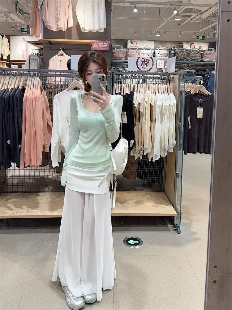 

Антивозрастная весенняя коллекция: женский комплект с длинным рукавом, юбкой и топом, стройнящий силуэт, модный наряд.