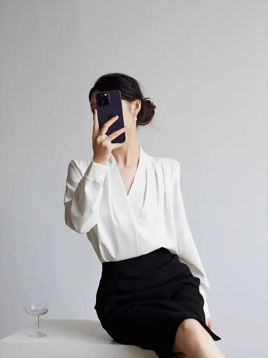 Autumn New Women's Chiffon White V-neck Blouse Long-sleeved White Temperament Office Lady Top Elegant Female Commuter Shirt Chic