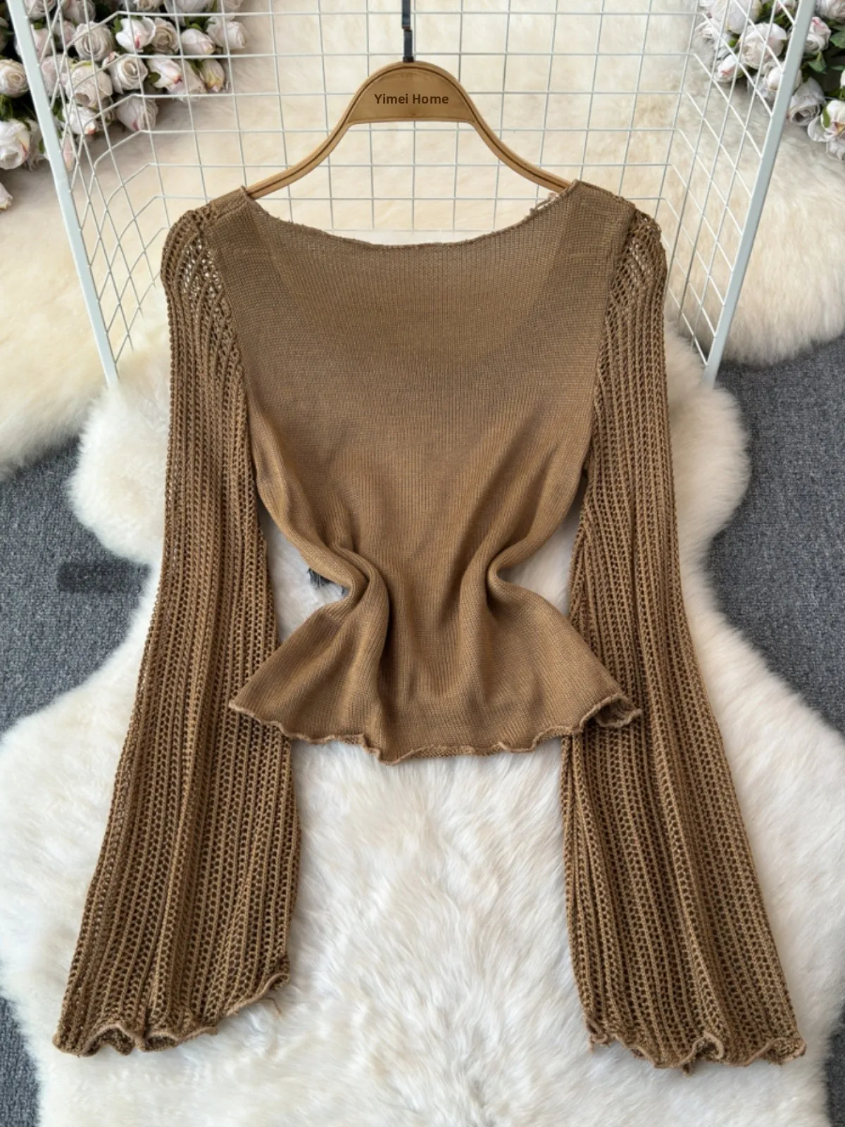 

Early Autumn Ele Patchwork Spicy Girl Base irt ort Sve Hollow out Bell Sve Women's Design Sense T-irt